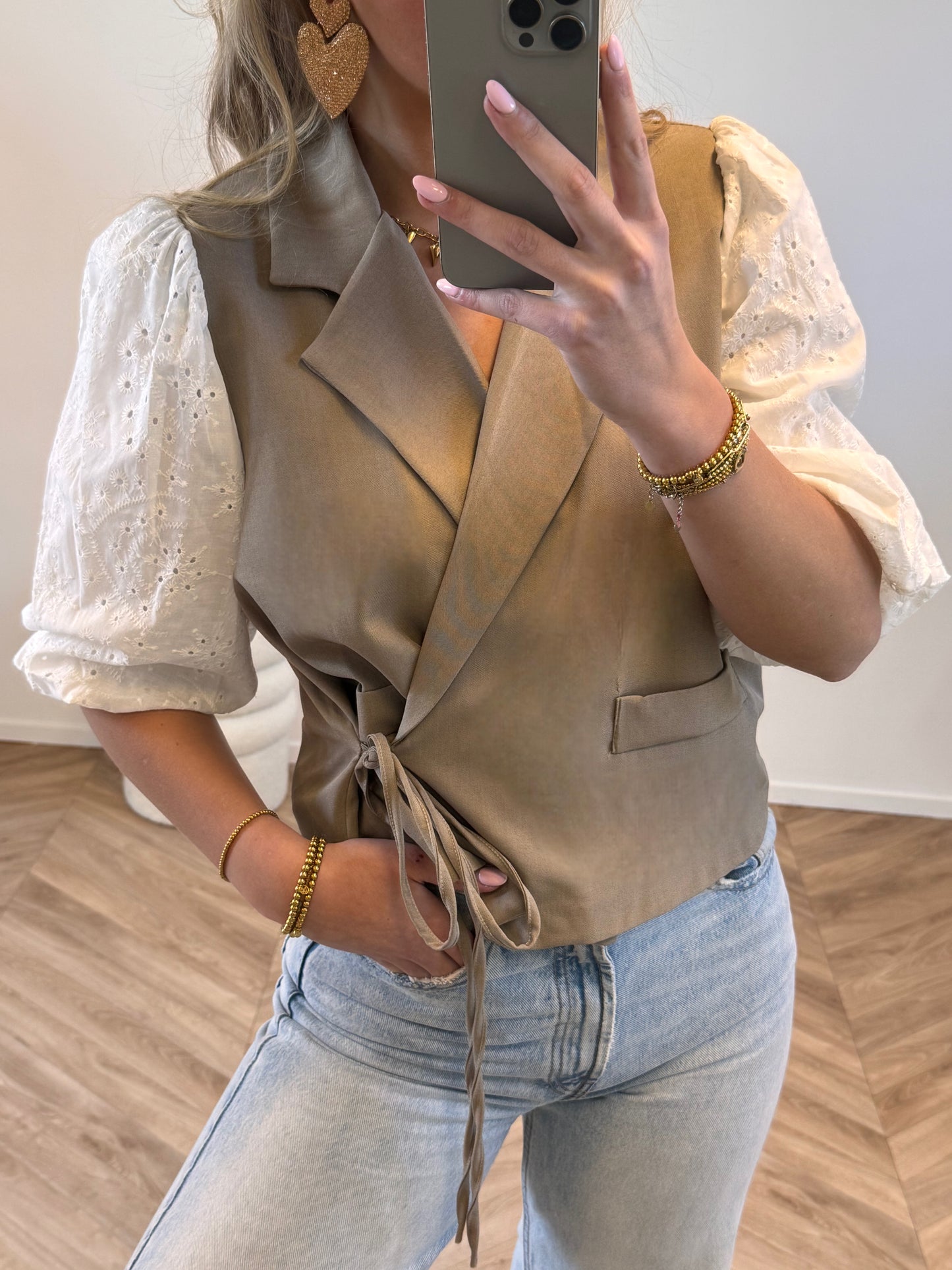 STUNT Jasmijn Broderie Top Taupe