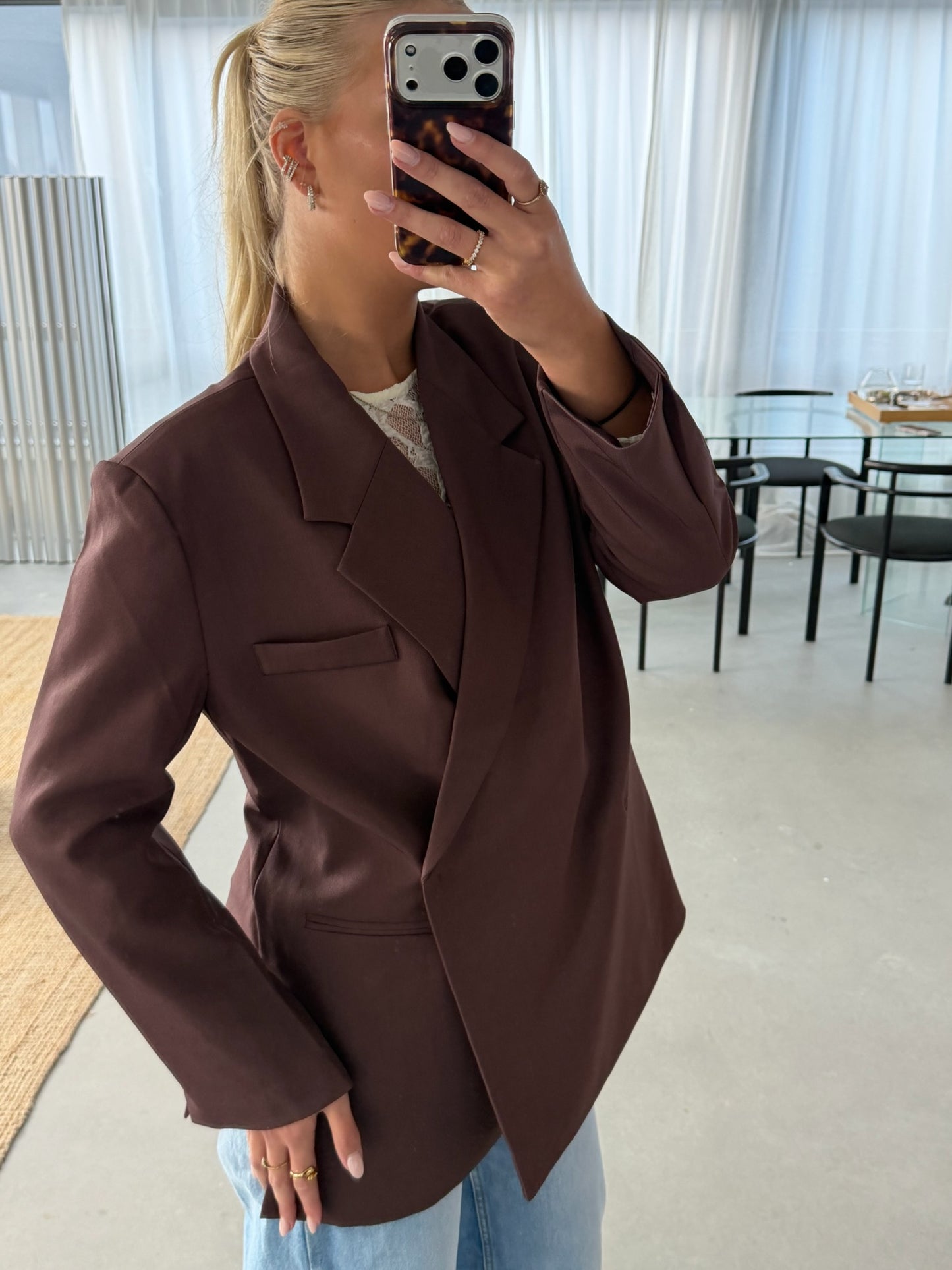 Naomi Blazer Bruin