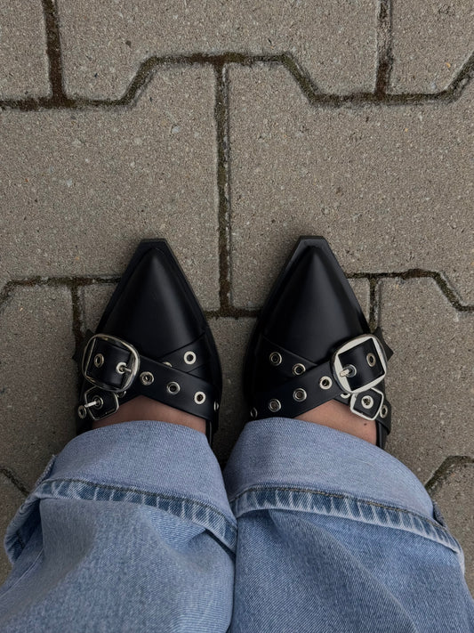 Tess Slingback Zwart (enkele gesp)