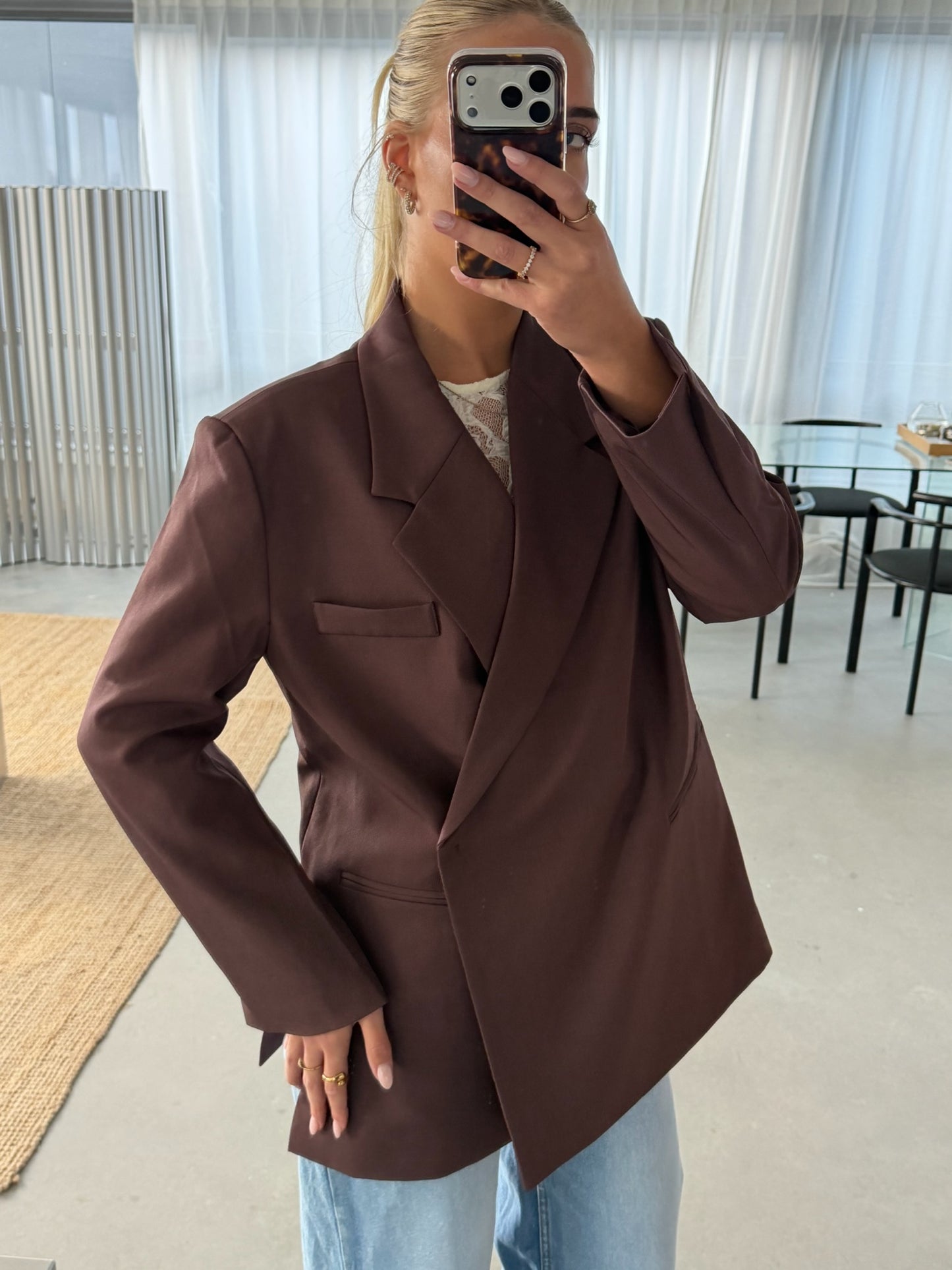 Naomi Blazer Bruin